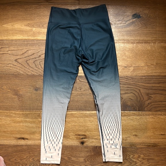 Carbon 38 Gradient Navy and Cream Leggings - Picture 4 of 6